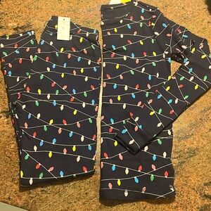 NWT Gap Kids pyjama set! Christmas lights! Long sleeve and long pants, so cozy!